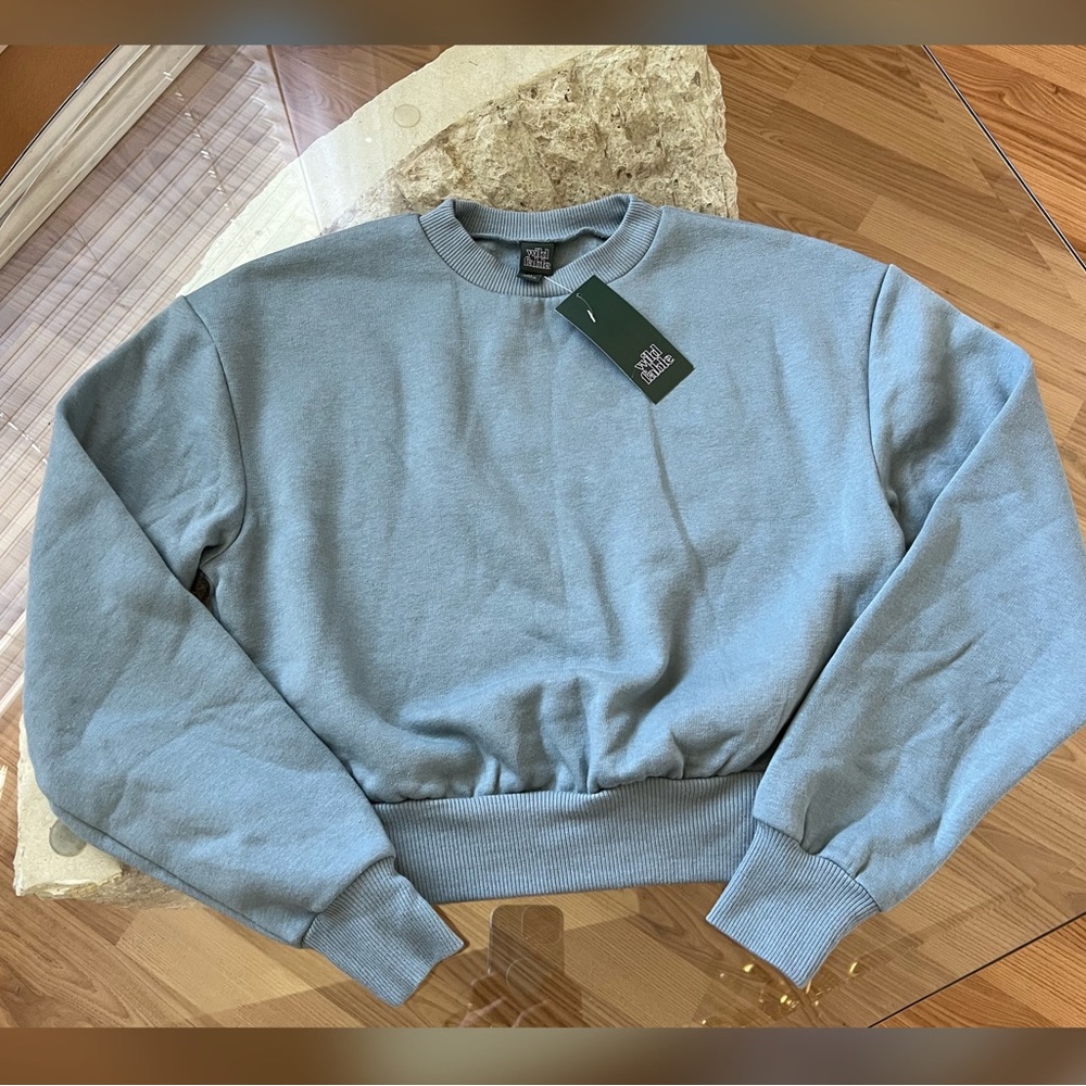 ✨🆕 Brand New Cropped Sweatshirt✨